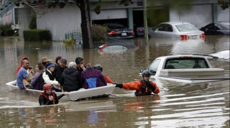 Происшествия: Сотни человек пострадали от наводнения в Сан-Хосе, Калифорния