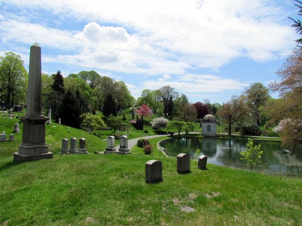 Искусство: Похороните на кладбище ваши самые темные тайны