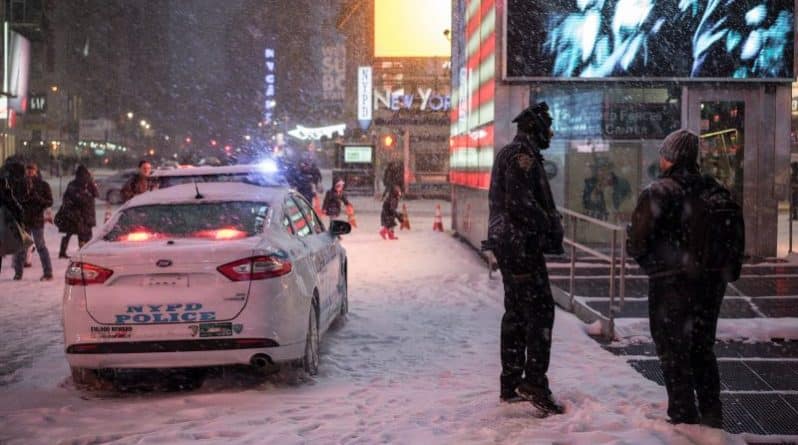 Погода: Сильный снегопад в Нью-Йорке продлится до вечера