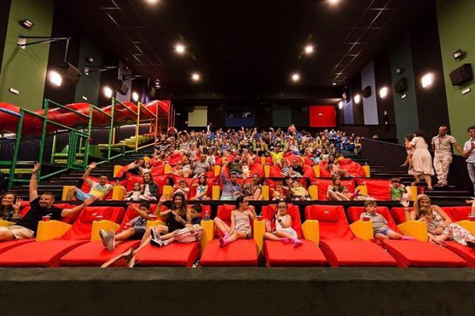 В Лос-Анджелесе появятся кинотеатры с детскими площадками прямо в кинозале рис 2