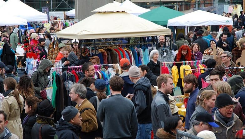Общество: Субботний блошиный рынок Brooklyn Flea переезжает в Вильямсбург