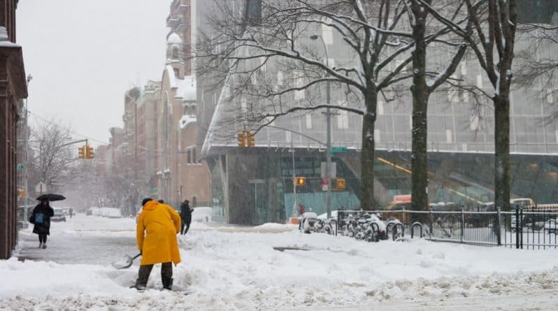 Общество: Жители Нью-Йорка могут заработать на расчистке города от снега