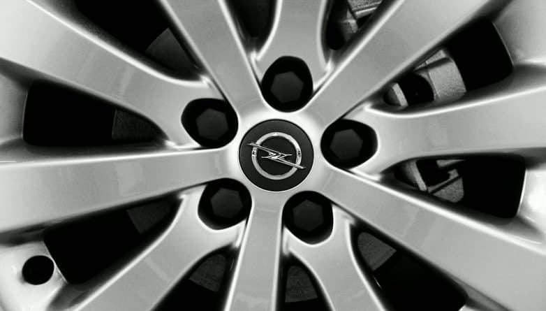 Бизнес: General Motors продает Opel и Vauxhall
