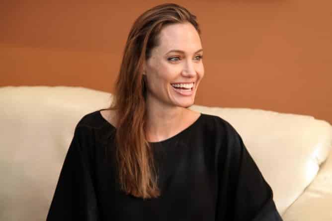 Знаменитости: Анджелина Джоли будет преподавать в Лондонской школе экономики