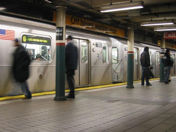 Происшествия: Пожар в Нью-Йоркском метро привел к массовым задержкам поездов