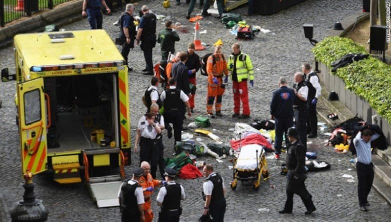В мире: У здания парламента в Лондоне произошел теракт: есть убитые и раненые