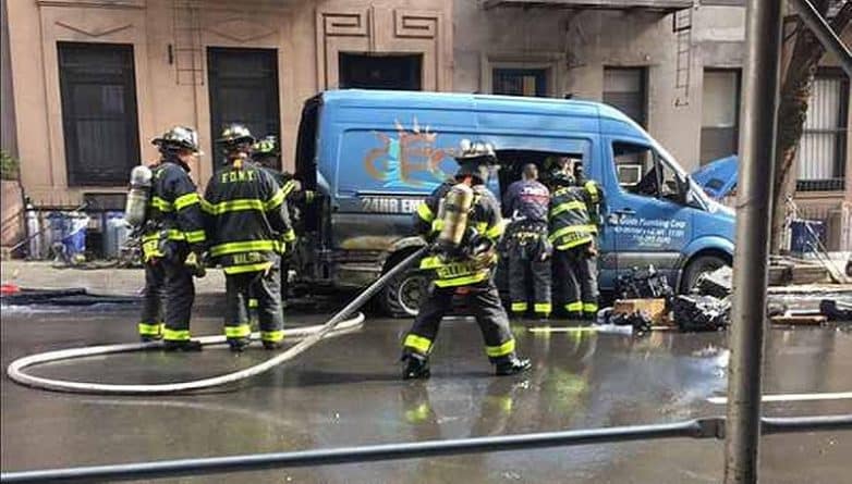 Происшествия: До девяти автомобилей сгорели во время пожара в Манхэттене