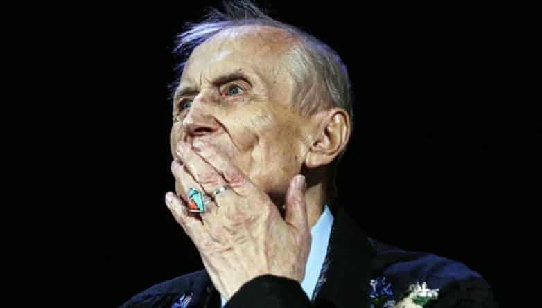 Знаменитости: В США госпитализирован русский поэт-шестидесятник Евгений Евтушенко