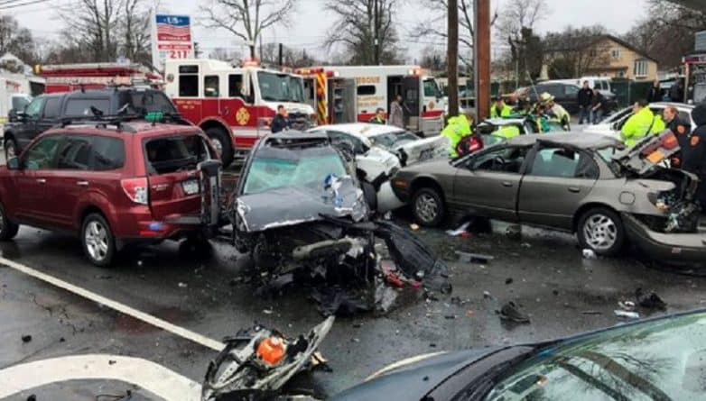 Происшествия: Крупная авария в Лонг-Айленде: 9 человек госпитализированы