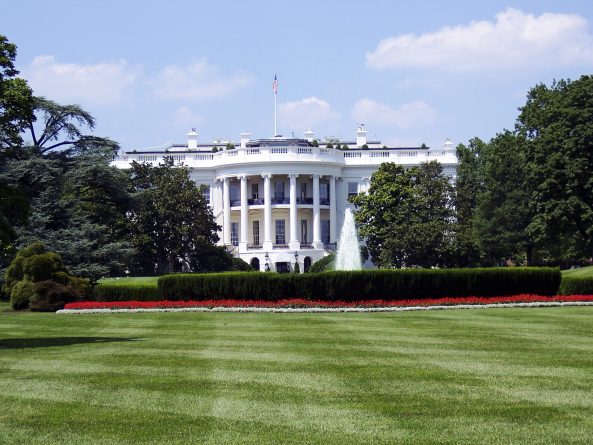 Политика: Белый дом может заняться налоговой реформой к концу весны