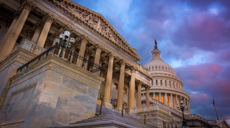Политика: Первый проект бюджета Трампа вызвал баталии в Конгрессе