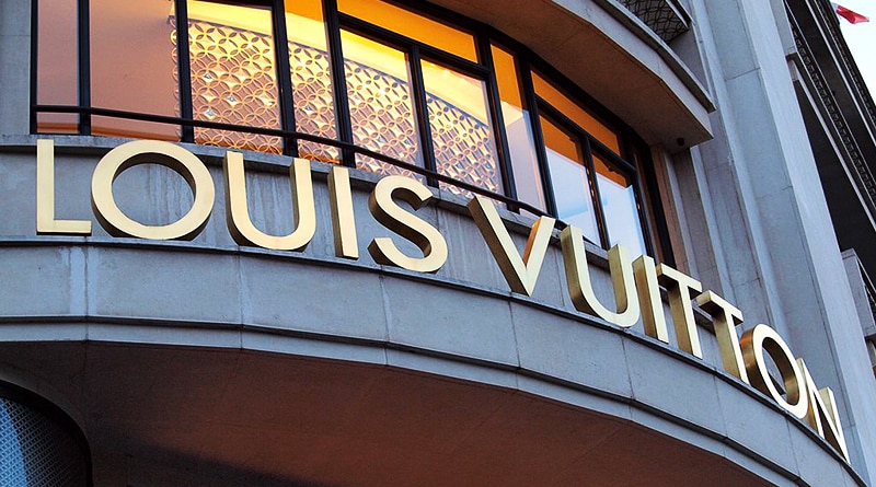 Происшествия: Воры на BMW украли более 20 сумок из Luis Vuitton в Чикаго