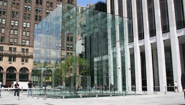 Недвижимость: Знаменитый стеклянный куб у магазина Apple на Пятой авеню демонтируют