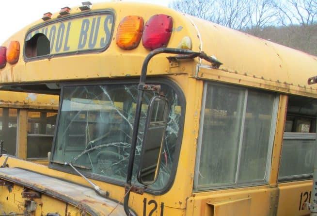 Общество: Вандалы повредили 30 школьных автобусов в Лонг-Айленде