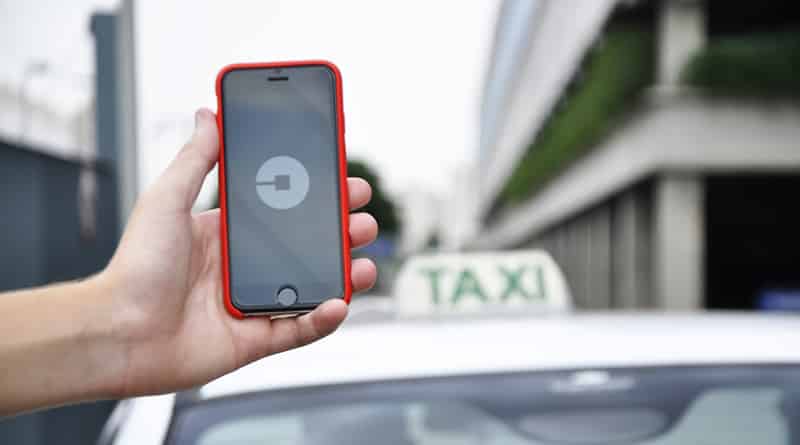 Общество: Пострадавшая от ножевых ранений пассажирка Uber подала на компанию в суд