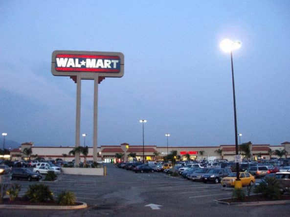 Происшествия: Злоумышленник попытался похитить ребенка на стоянке Wal-Mart