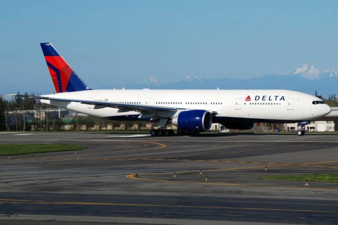 Общество: Пассажира сняли с рейса авиакомпании Delta за преждевременное посещение туалета