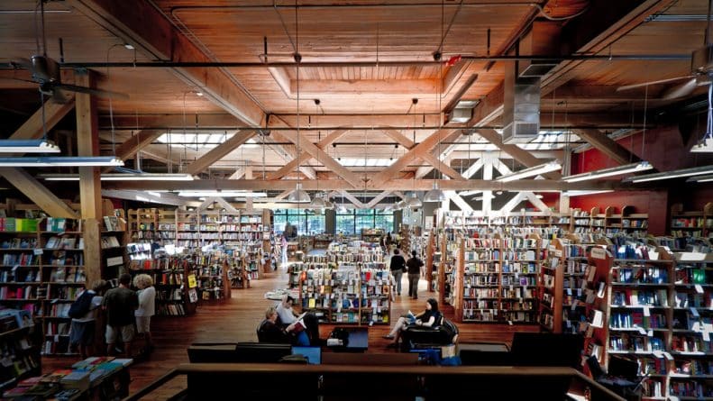 Досуг: Как отпраздновать Independent Bookstore Day в Нью-Йорке