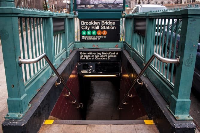 Общество: Групповой иск: метро Нью-Йорка нарушает закон