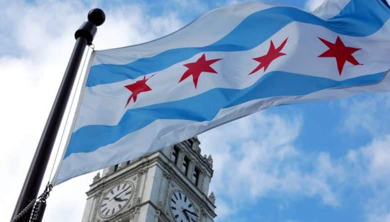 Досуг: Как отпраздновать 100-й юбилей флага Чикаго