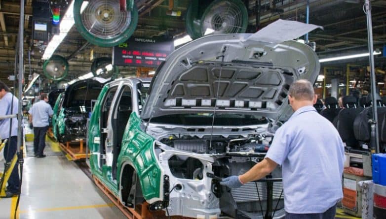 Бизнес: Самой дорогой автомобильной компанией в США остается General Motors