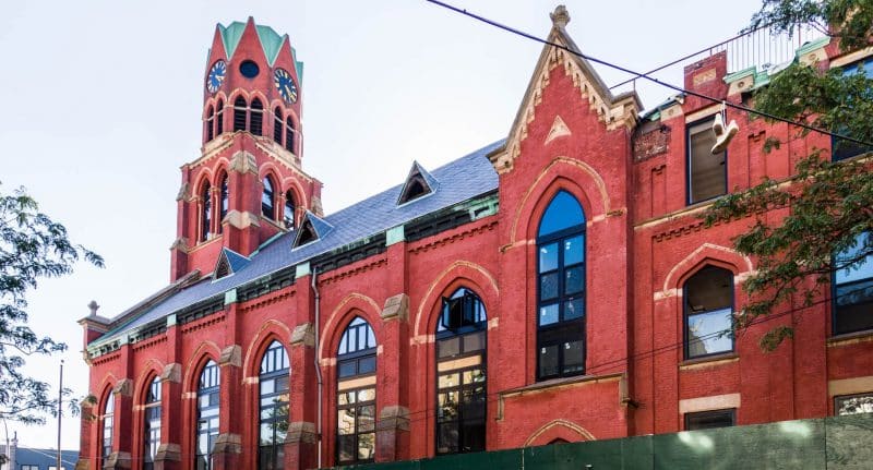 Недвижимость: Необычная жилищная лотерея в Бруклине: квартира в церкви 19 века за $822 в месяц