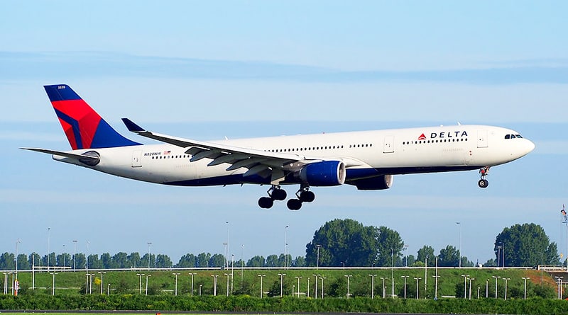 Общество: Новый авиаскандал: сотрудники Delta Air Lines вынудили молодую семью покинуть борт самолета