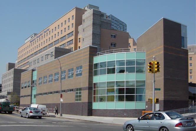 Здоровье: В отделении неотложной помощи в Queens пациенты ждут приема часами