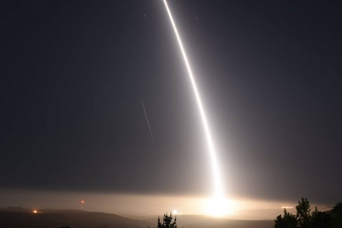 Популярное: В Калифорнии запустили межконтинентальную баллистическую ракету: видео