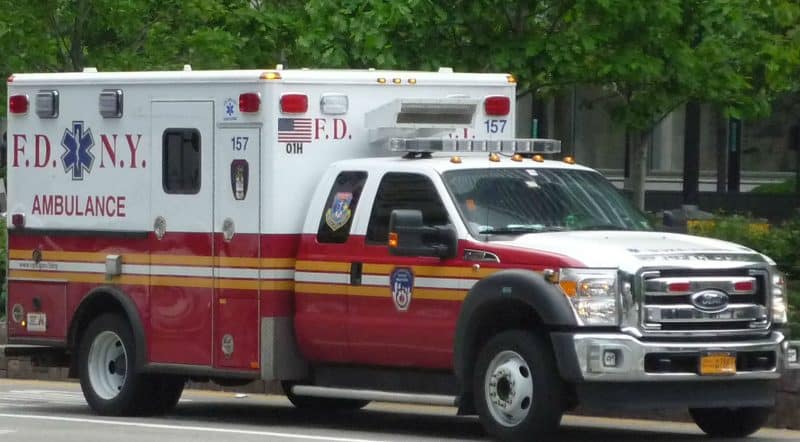 Происшествия: Женщина с ребенком на руках пострадала в ДТП в Нью-Йорке