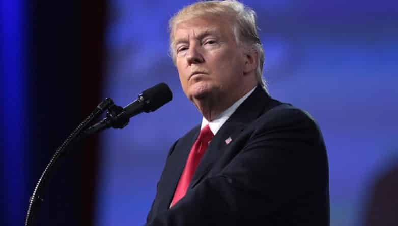 Политика: Reuters: уровень доверия к президенту упал до рекордно низкого показателя