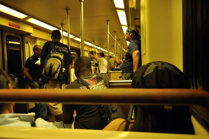 Популярное: В вагонах лос-анджелесского метро установят дезодорирующие устройства