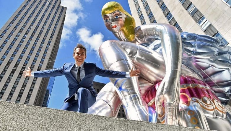 Искусство: Возле Rockefeller Center появилась новая масштабная инсталляция, посвященная пропавшим детям