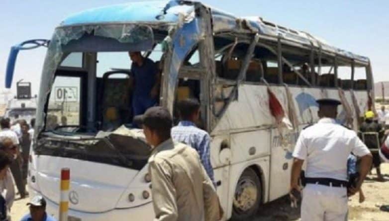В мире: Боевики расстреляли автобус с христианами в Египте: десятки убитых и раненых