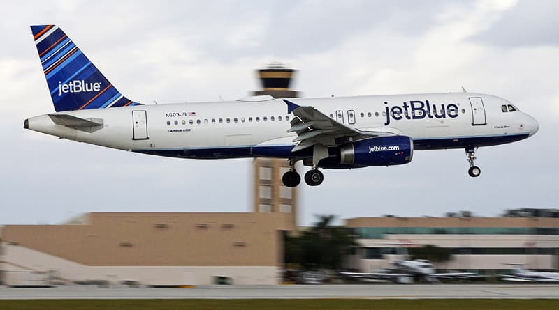 Общество: Пирог раздора: с рейса JetBlue Airways сняли семью с детьми и праздничным тортом