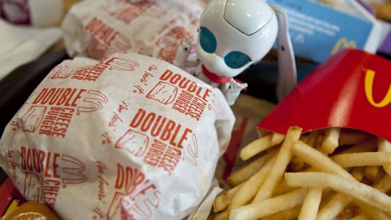 Общество: В Нью-Йорке еду из McDonalds теперь можно заказать на дом