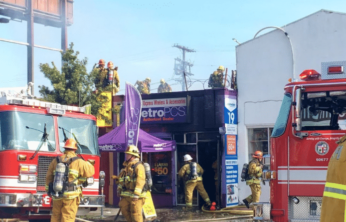 Происшествия: Пожар в коммерческом комплексе Лос-Анджелеса не обошелся без жертв