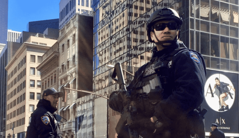 Общество: После смертоносного теракта в Манчестере в Нью-Йорке усилены меры безопасности