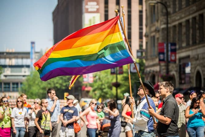 Общество: Гей-парад в Нью-Йорке впервые покажут по телевидению