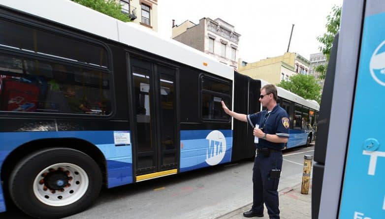 Происшествия: В Бронксе столкнулись 2 автобуса: 18 пострадавших
