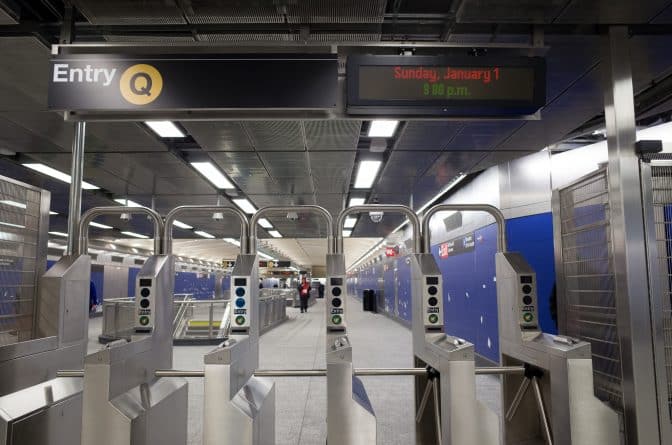 Общество: В Нью-Йорке отказались от пилотной программы льготных карт на метро
