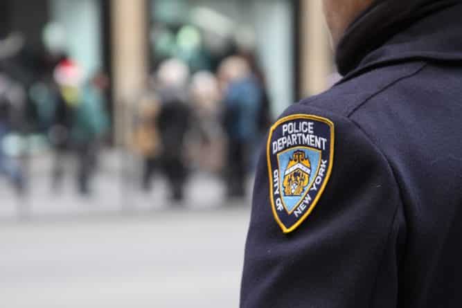 Общество: Амуницию полицейских Нью-Йорка продали на eBay преступникам