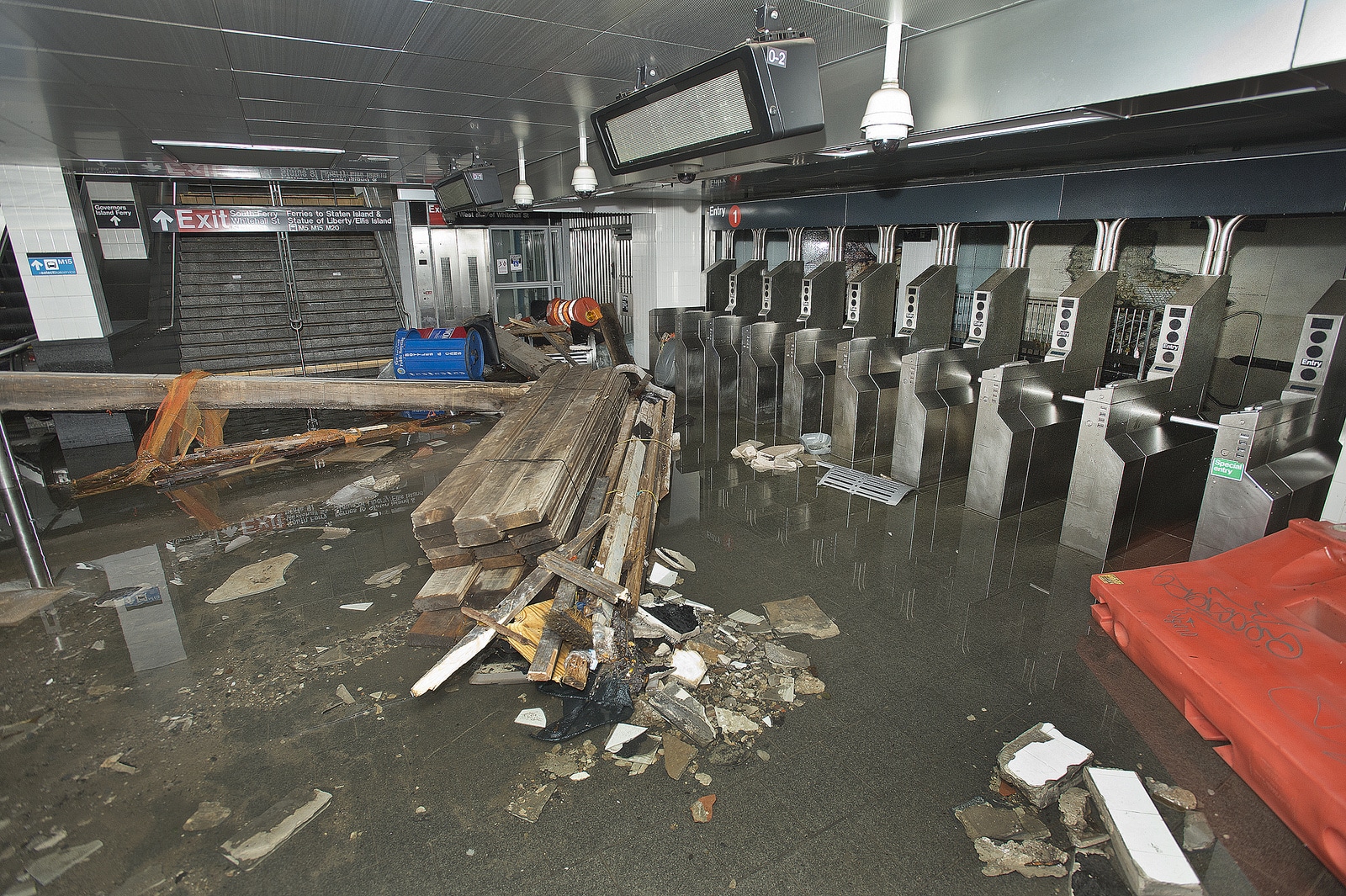 Общество: Станция South Ferry открывается спустя 5 лет после урагана Сэнди рис 2