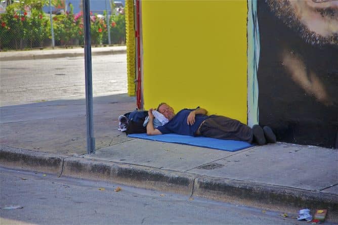 Общество: Количество бездомных в Лос-Анджелесе увеличилось на 23%