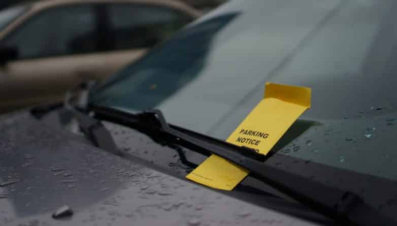 Закон и право: Полицейским начнут выписывать штрафы за нарушение правил парковки