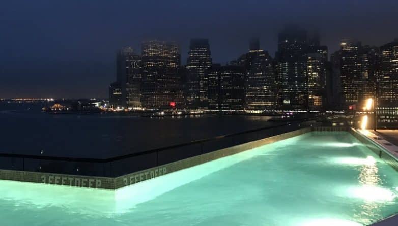 Афиша: В Brooklyn Bridge Park появился бар с бассейном на крыше