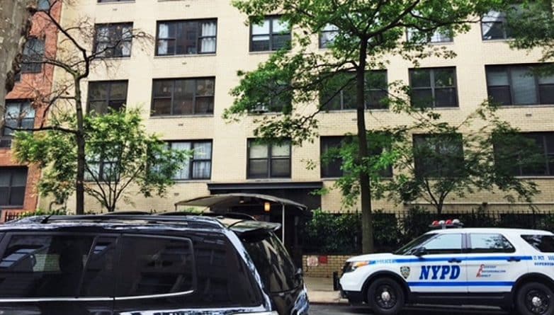 Происшествия: В Манхэттене 71-летняя женщина разбилась, выпав из окна своей квартиры