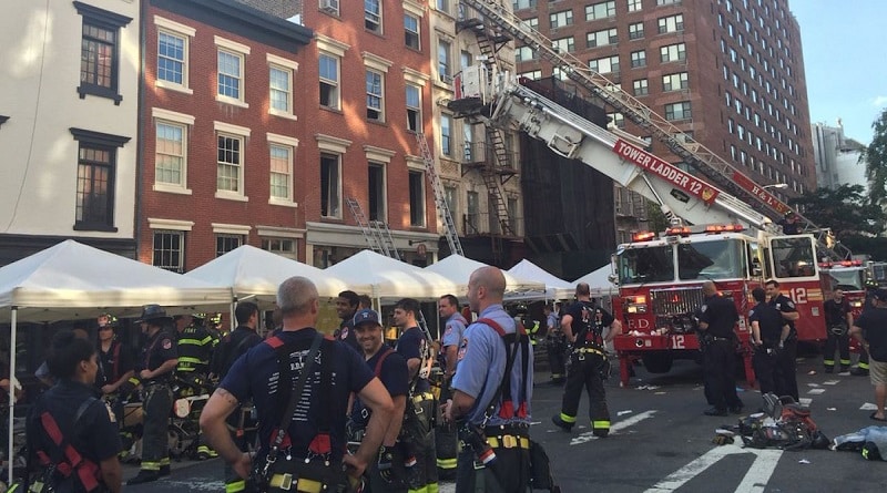 Происшествия: Пожар в Манхэттене: 8 пожарных пострадали