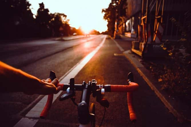 Общество: Исследование: велосипед в час-пик эффективнее, чем такси