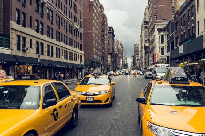 Досуг: Жители Нью-Йорка смогут подзаработать во время поездки в такси